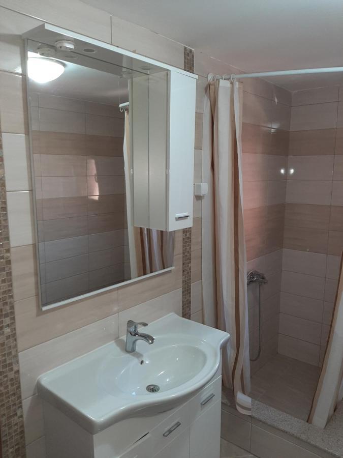 Apartmani Mia Vuksanovic Cetinje Kamer foto