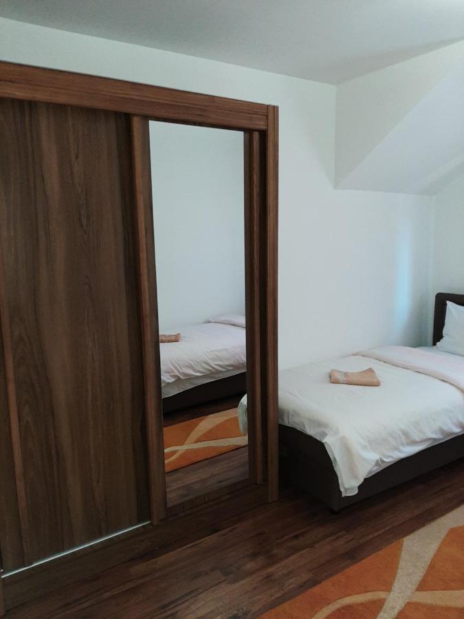 Apartmani Mia Vuksanovic Cetinje Kamer foto