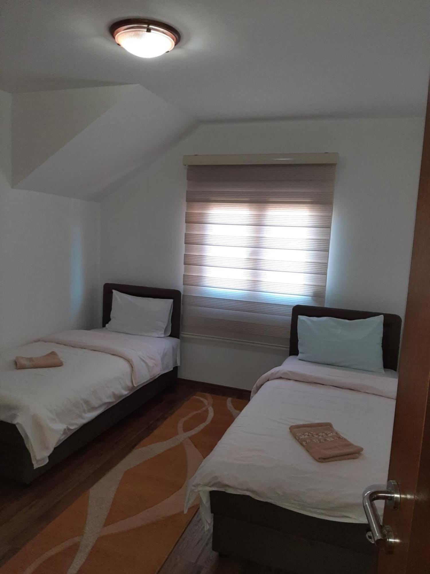 Apartmani Mia Vuksanovic Cetinje Kamer foto