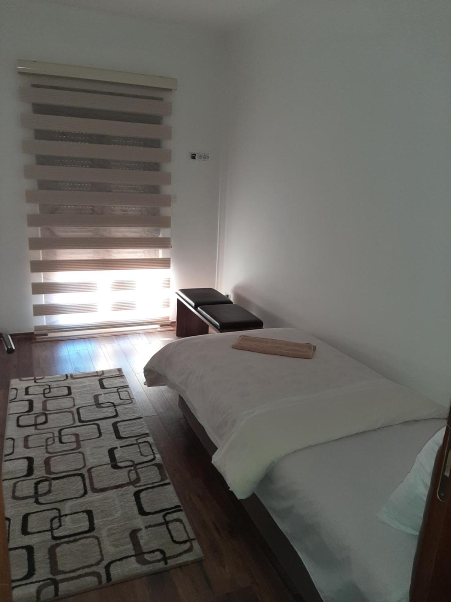 Apartmani Mia Vuksanovic Cetinje Kamer foto