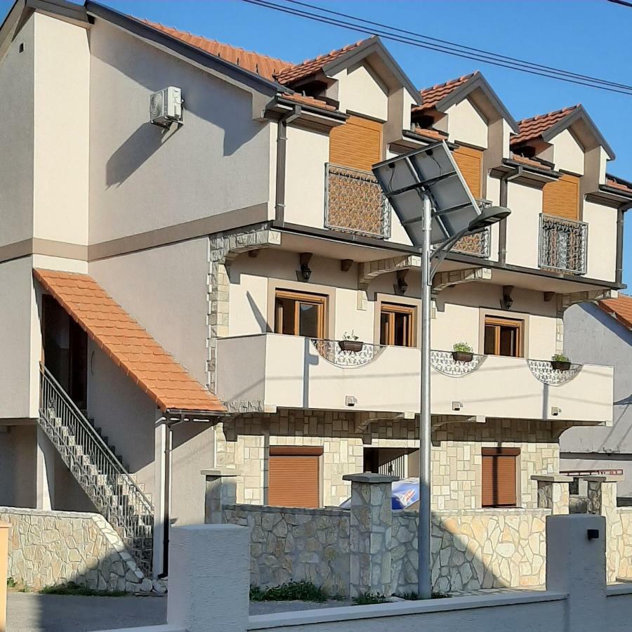 Apartmani Mia Vuksanovic Cetinje Buitenkant foto